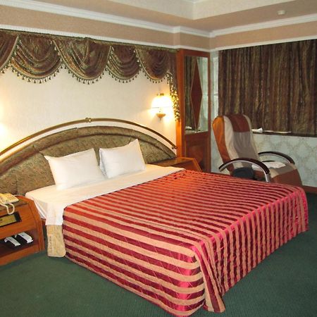 Huangjia Motel Tainan Exterior photo