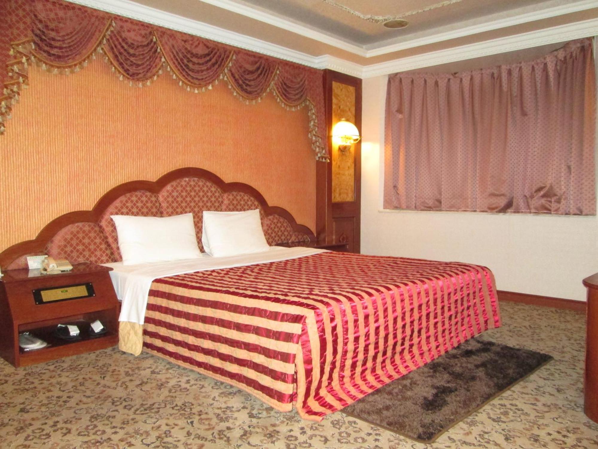 Huangjia Motel Tainan Exterior photo