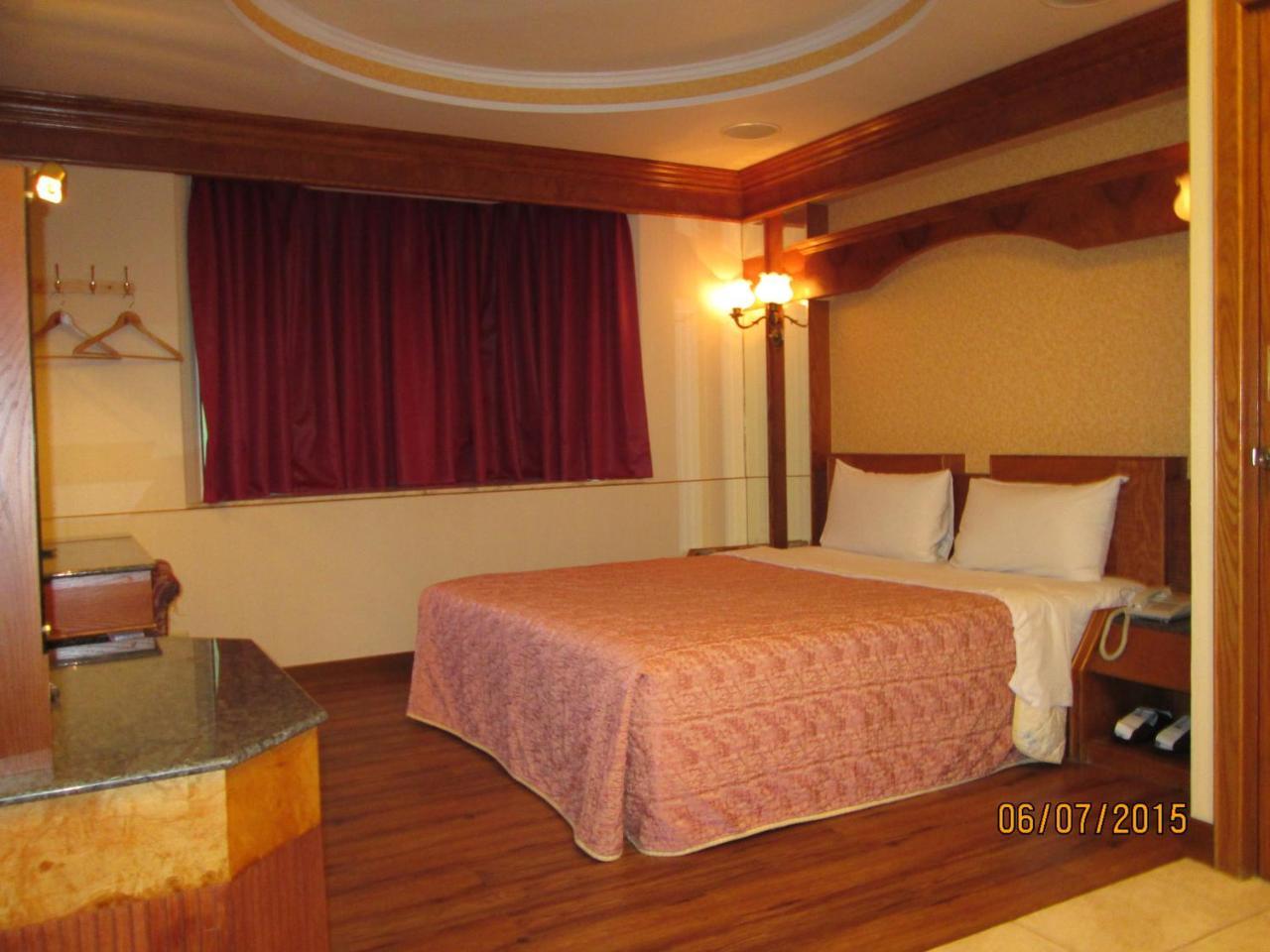Huangjia Motel Tainan Exterior photo